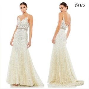 *Flawed Mac Duggal 79341 NWT Appliqué Sleeveless Plunge Neck Trumpet Gown